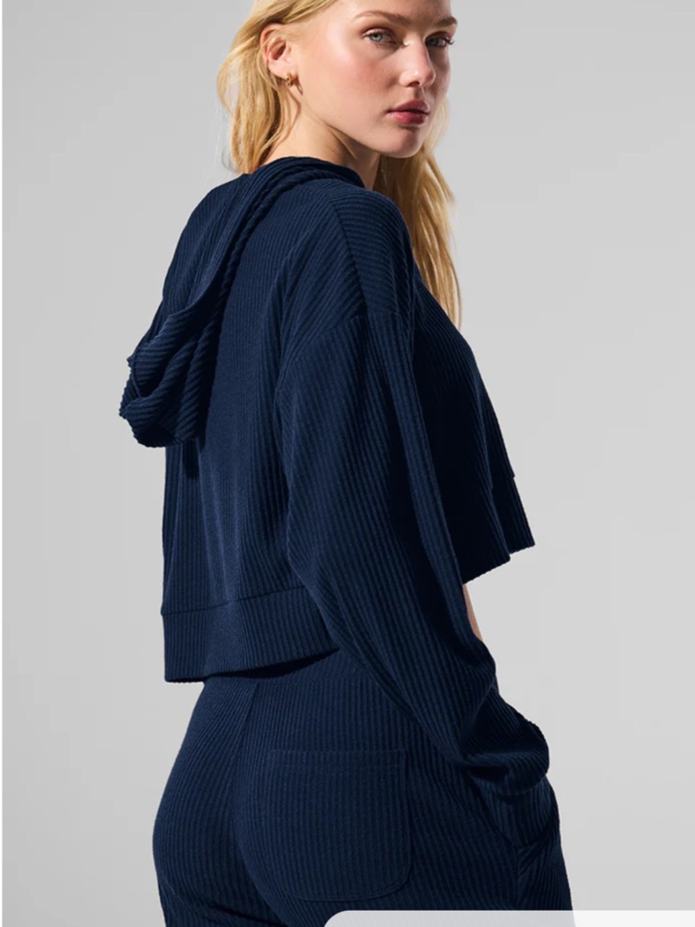 Alo Yoga Women’s Navy Blue Muse Hoodie Small